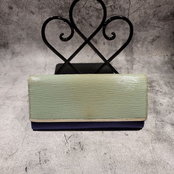 🔷️Louis Vuitton Wallet Electric Epi Flore Tricolor Amande Authentic - Picture 1 of 13